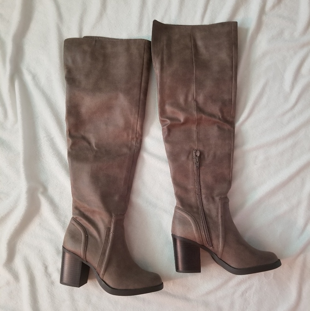 NWT Sugar 6M Taupe Boots